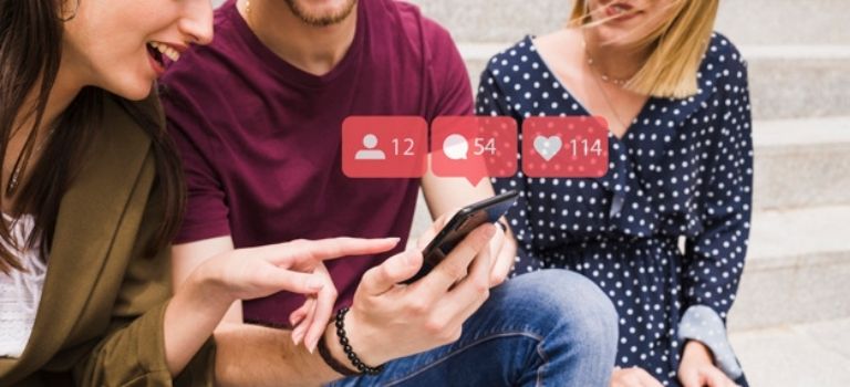 5 Strategi Penting Menumbuhkan Konsumen Loyal Secara Online - Membangun Kehadiran Media Sosial yang Kuat headers